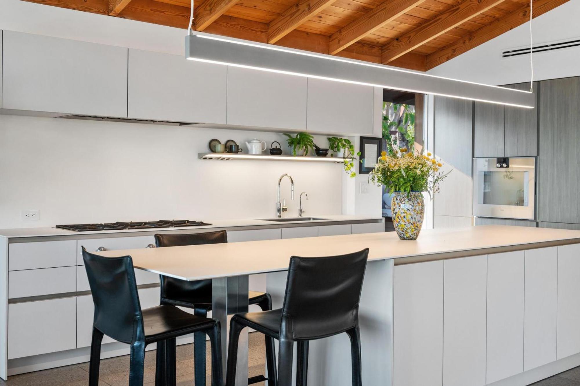B5407 Beachfront Modern Holiday home