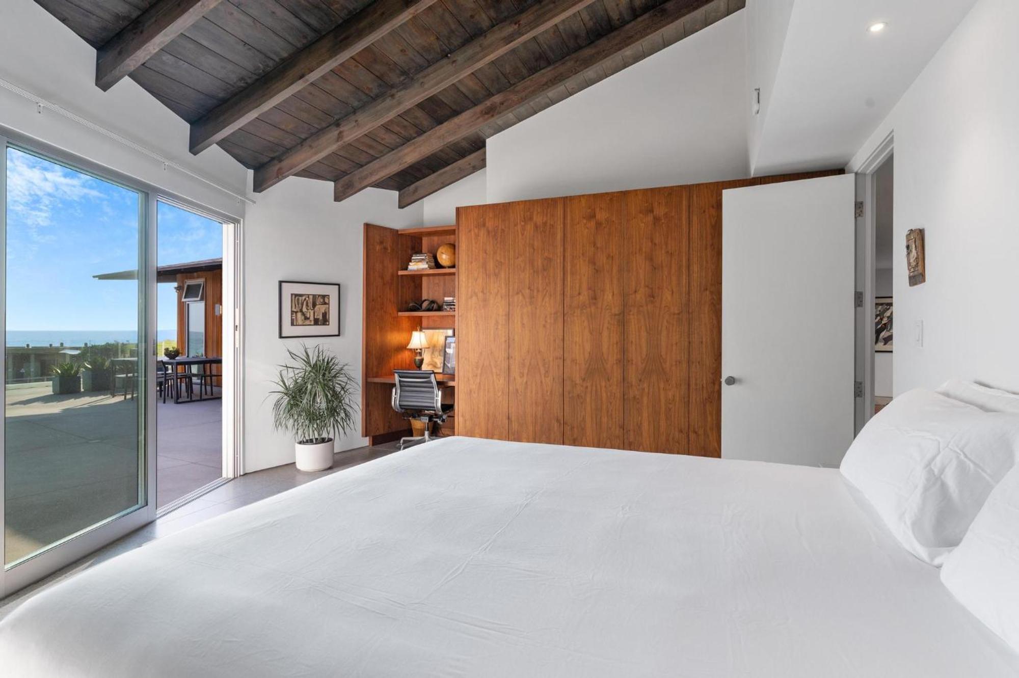 Holiday home B5407 Beachfront Modern *