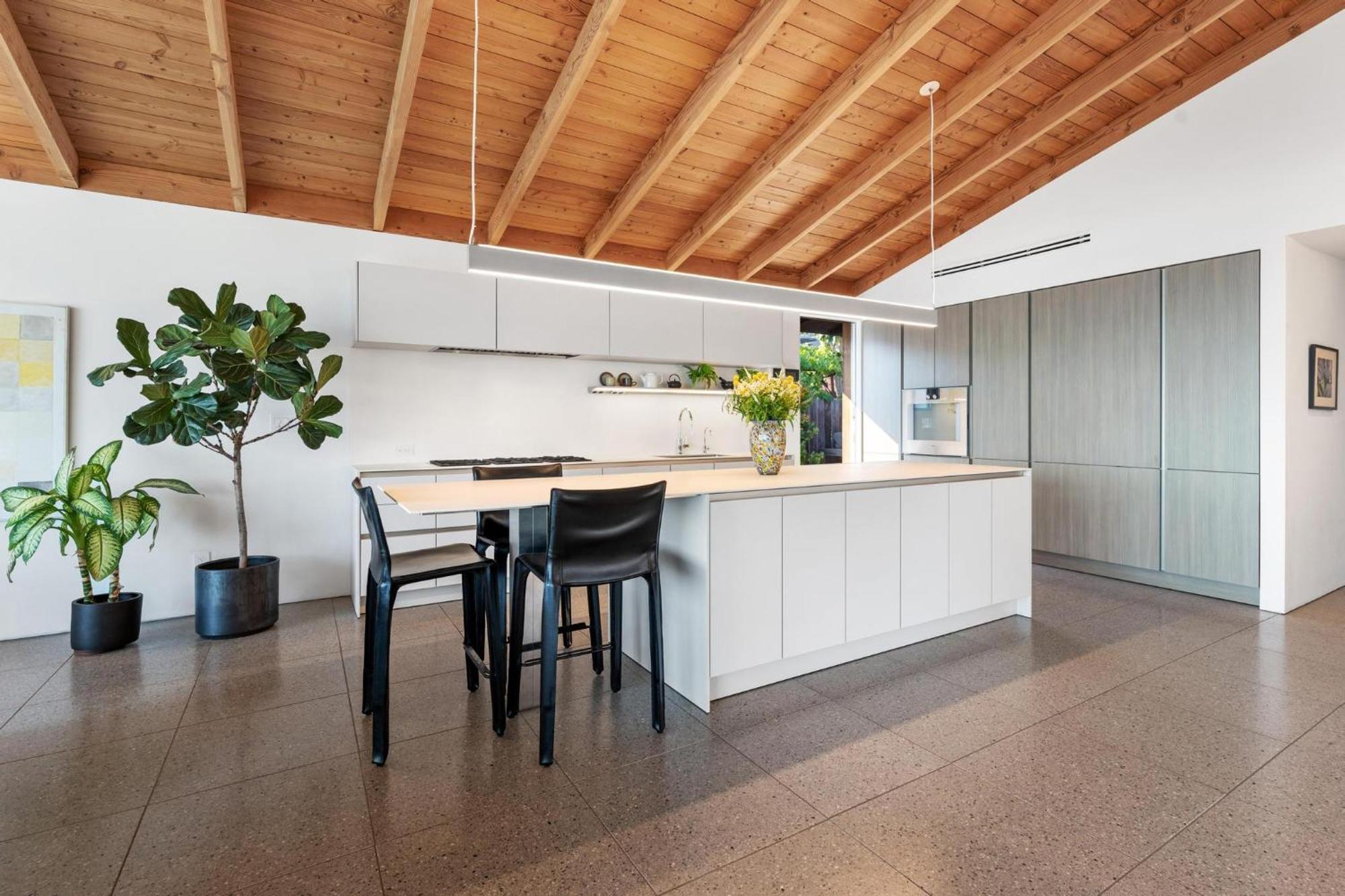 B5407 Beachfront Modern