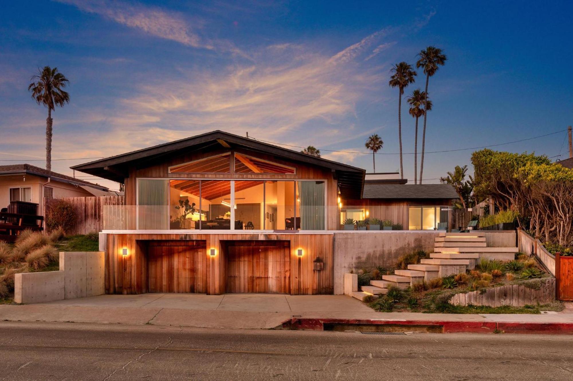 B5407 Beachfront Modern *